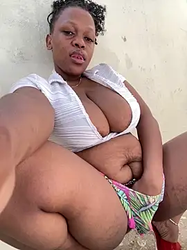 Snapshot of Boneca25 chatting on 11/23/25, 07:18 Boneca25 online show from 11/23/25, 07:18