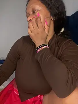 Snapshot of Boneca25 chatting on 12/17/25, 08:30 Boneca25 online show from 12/17/25, 08:30