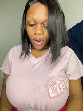 Snapshot of Boneca25 chatting on 12/18/25, 01:48 Boneca25 online show from 12/18/25, 01:48