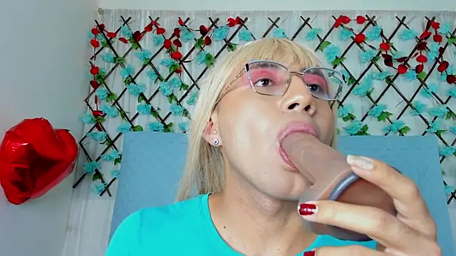 LaelVira 2 online show from 03/12/25, 08:08