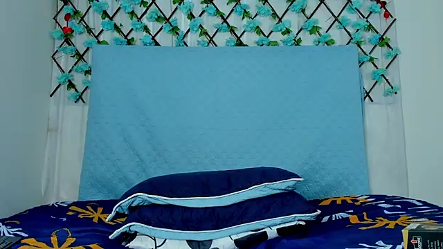 LaelVira 2 online show from 03/13/25, 08:15