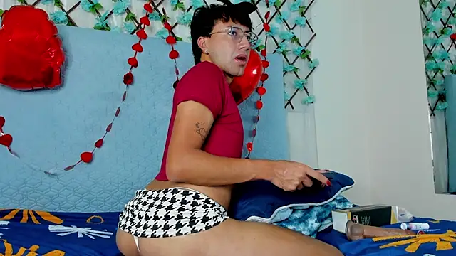 LaelVira 2 online show from 02/15/25, 06:23