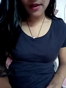 Snapshot of Tanu-00 chatting on 10/28/25, 05:01 Tanu-00 online show from 10/28/25, 05:01