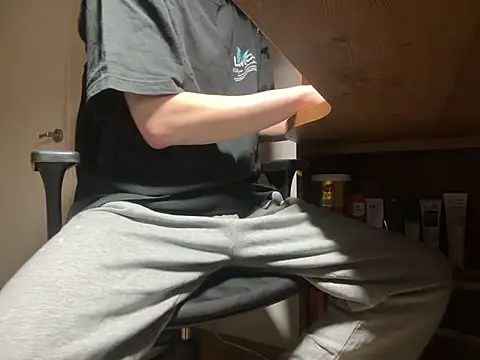 Snapshot of Phil_6677 chatting on 02/23/26, 04:40 Phil 6677 online show from 02/23/26, 04:40