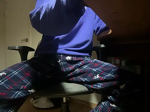 Snapshot of Phil_6677 chatting on 03/13/26, 04:01 Phil 6677 online show from 03/13/26, 04:01