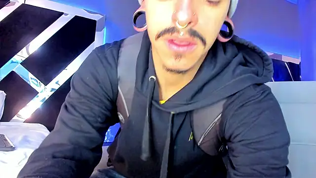 Snapshot of kaletattoo chatting on 12/23/25, 11:09 kaletattoo online show from 12/23/25, 11:09