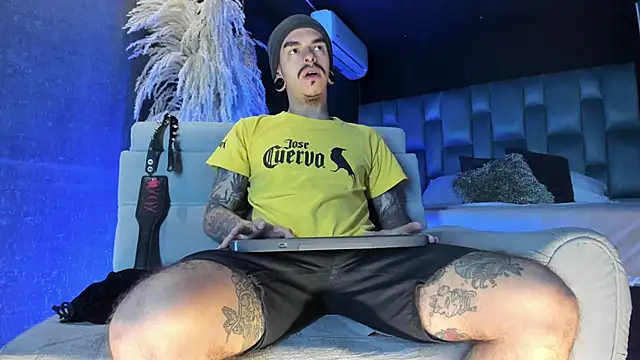 Snapshot of kaletattoo chatting on 02/22/26, 11:56 kaletattoo online show from 02/22/26, 11:56