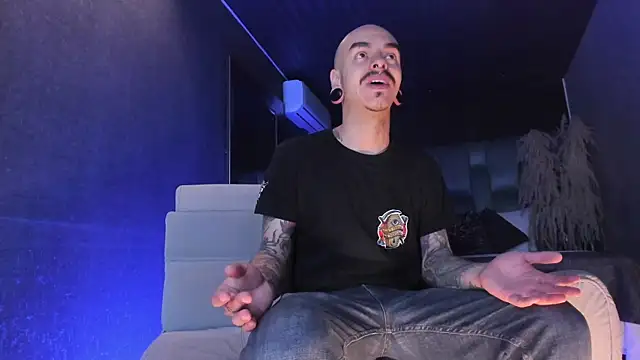 Snapshot of kaletattoo chatting on 03/01/26, 10:59 kaletattoo online show from 03/01/26, 10:59