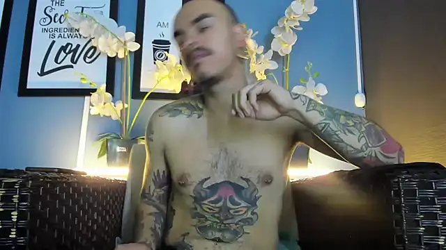 Snapshot of kaletattoo chatting on 09/15/25, 11:54 kaletattoo online show from 09/15/25, 11:54