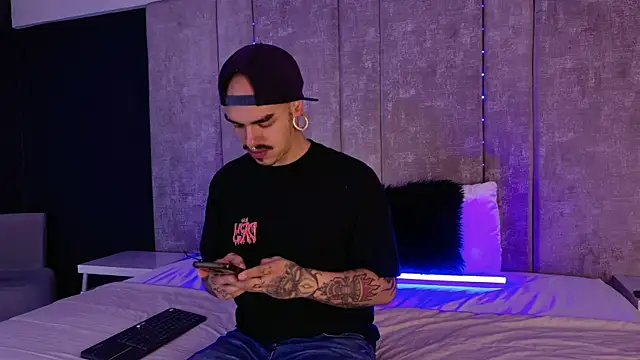 Snapshot of kaletattoo chatting on 09/16/25, 11:55 kaletattoo online show from 09/16/25, 11:55
