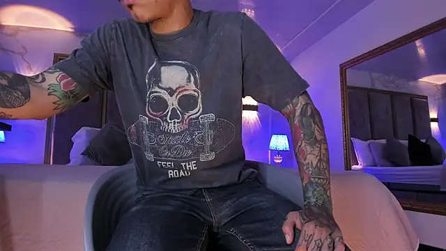 Snapshot of kaletattoo chatting on 04/23/26, 11:27 kaletattoo online show from 04/23/26, 11:27
