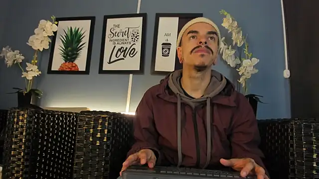 Snapshot of kaletattoo chatting on 12/20/25, 11:13 kaletattoo online show from 12/20/25, 11:13