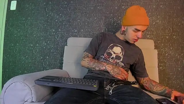 Snapshot of kaletattoo chatting on 03/07/25, 03:19 kaletattoo online show from 03/07/25, 03:19