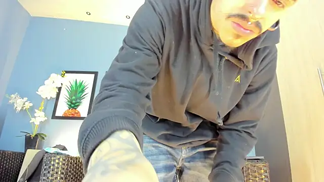 Snapshot of kaletattoo chatting on 12/22/25, 11:10 kaletattoo online show from 12/22/25, 11:10