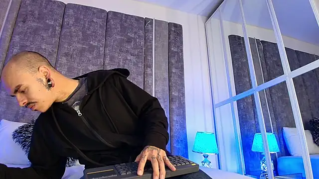 Snapshot of kaletattoo chatting on 02/04/26, 11:16 kaletattoo online show from 02/04/26, 11:16