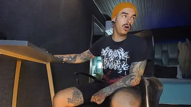 Snapshot of kaletattoo chatting on 06/23/26, 11:30 kaletattoo online show from 06/23/26, 11:30