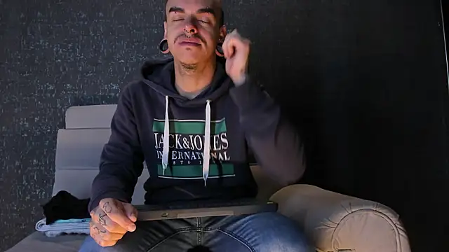 Snapshot of kaletattoo chatting on 01/15/26, 11:02 kaletattoo online show from 01/15/26, 11:02