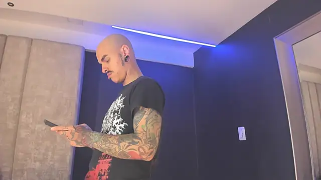 Snapshot of kaletattoo chatting on 02/15/26, 12:04 kaletattoo online show from 02/15/26, 12:04