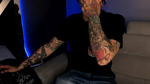 Snapshot of kaletattoo chatting on 05/06/26, 11:36 kaletattoo online show from 05/06/26, 11:36