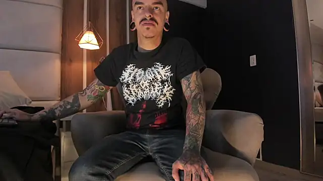 Snapshot of kaletattoo chatting on 07/11/26, 11:32 kaletattoo online show from 07/11/26, 11:32