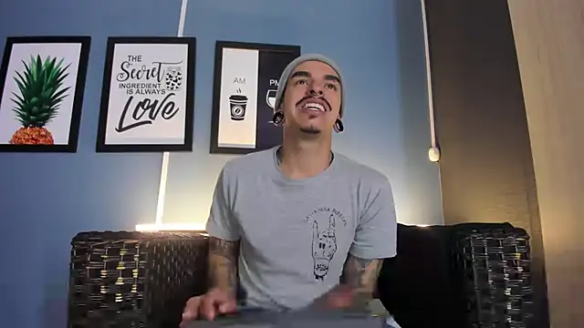 Snapshot of kaletattoo chatting on 09/18/25, 11:02 kaletattoo online show from 09/18/25, 11:02