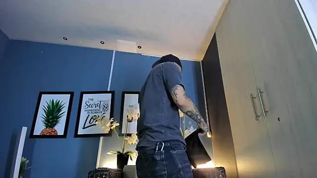 Snapshot of kaletattoo chatting on 09/12/25, 11:21 kaletattoo online show from 09/12/25, 11:21
