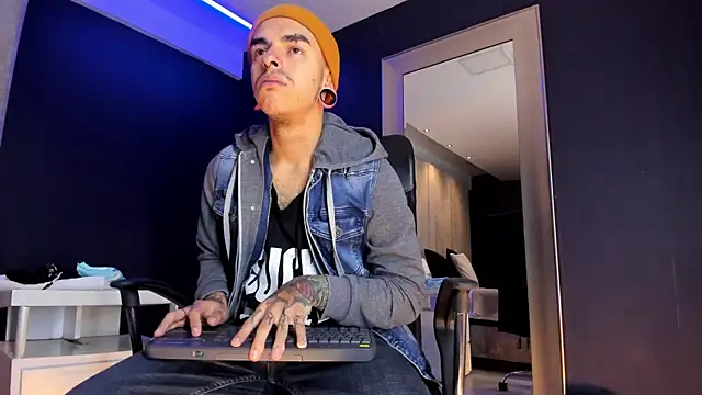 Snapshot of kaletattoo chatting on 01/10/26, 11:05 kaletattoo online show from 01/10/26, 11:05