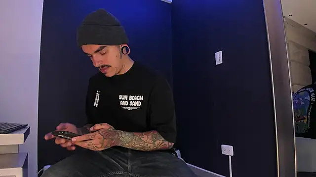 Snapshot of kaletattoo chatting on 06/09/26, 11:11 kaletattoo online show from 06/09/26, 11:11