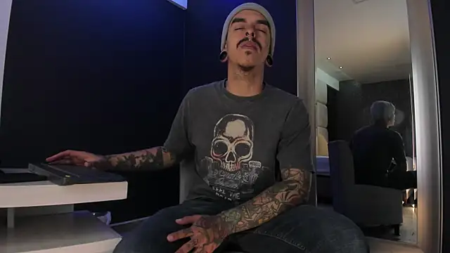 Snapshot of kaletattoo chatting on 06/11/26, 11:29 kaletattoo online show from 06/11/26, 11:29