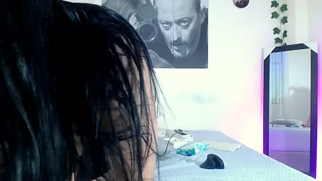 annyevans 1 online show from 04/19/26, 06:10