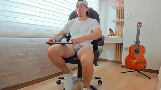 Tombarden online show from 11/26/25, 07:03