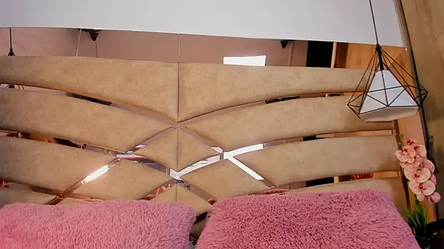 Bonet iris online show from 04/18/26, 11:23