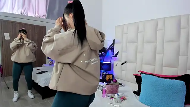 Ariana rouse online show from 10/16/25, 04:48