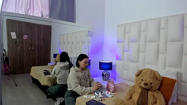 Ariana rouse online show from 03/30/26, 04:19