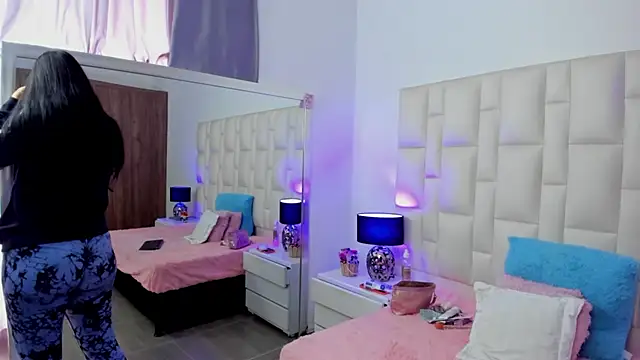 Ariana rouse online show from 11/19/25, 03:12