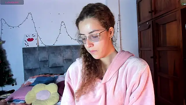 Snapshot of Isangel_ chatting on 01/12/26, 05:47 Isangel online show from 01/12/26, 05:47