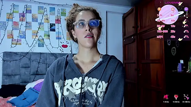 Snapshot of Isangel_ chatting on 02/18/26, 04:32 Isangel online show from 02/18/26, 04:32