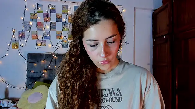 Snapshot of Isangel_ chatting on 02/10/26, 04:55 Isangel online show from 02/10/26, 04:55