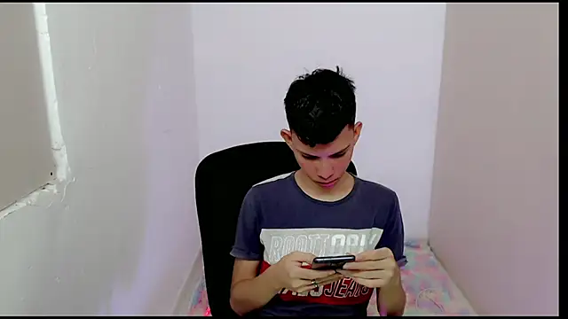 Snapshot of Alexxx_lov chatting on 02/26/25, 12:38 Alexxx lov online show from 02/26/25, 12:38