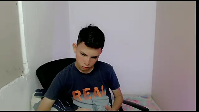 Snapshot of Alexxx_lov chatting on 03/07/25, 12:34 Alexxx lov online show from 03/07/25, 12:34