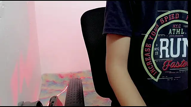 Snapshot of Alexxx_lov chatting on 02/21/25, 12:38 Alexxx lov online show from 02/21/25, 12:38