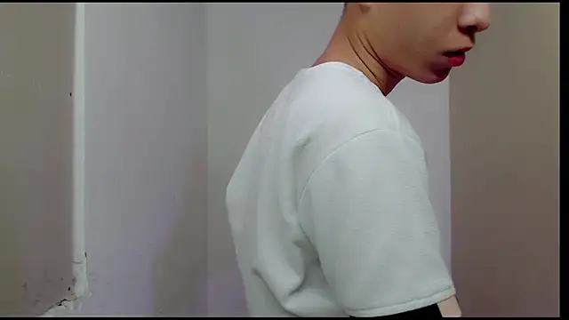 Snapshot of Alexxx_lov chatting on 03/10/25, 12:28 Alexxx lov online show from 03/10/25, 12:28