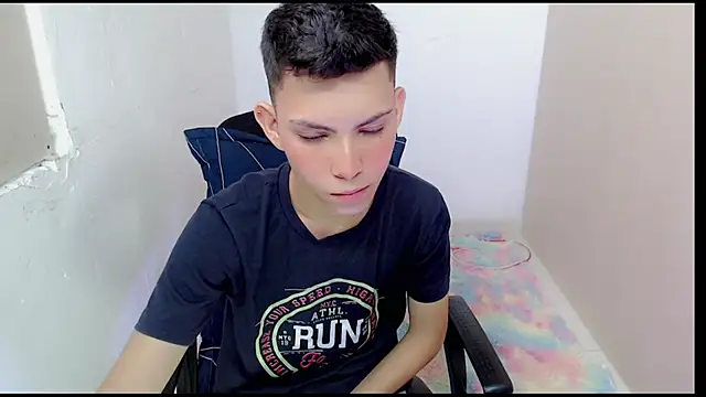 Snapshot of Alexxx_lov chatting on 03/20/25, 06:53 Alexxx lov online show from 03/20/25, 06:53