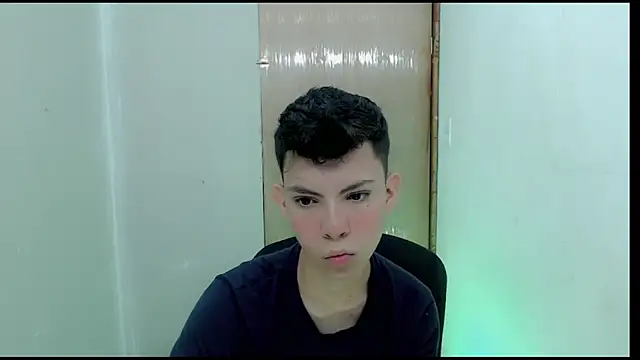 Snapshot of Alexxx_lov chatting on 02/12/25, 12:33 Alexxx lov online show from 02/12/25, 12:33