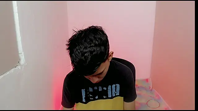 Snapshot of Alexxx_lov chatting on 02/20/25, 12:36 Alexxx lov online show from 02/20/25, 12:36