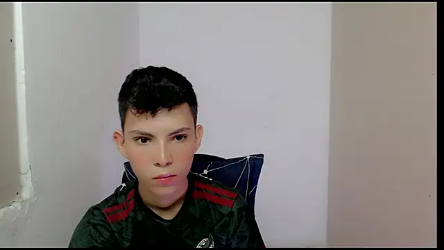 Snapshot of Alexxx_lov chatting on 03/14/25, 12:40 Alexxx lov online show from 03/14/25, 12:40