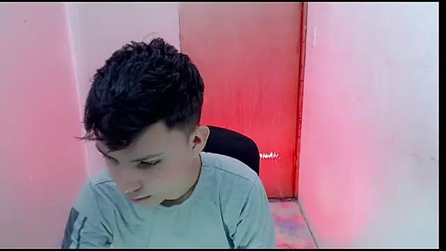 Snapshot of Alexxx_lov chatting on 02/15/25, 12:22 Alexxx lov online show from 02/15/25, 12:22