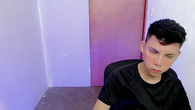 Snapshot of Alexxx_lov chatting on 09/12/25, 01:00 Alexxx lov online show from 09/12/25, 01:00