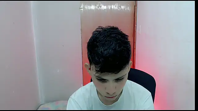 Snapshot of Alexxx_lov chatting on 02/17/25, 12:38 Alexxx lov online show from 02/17/25, 12:38