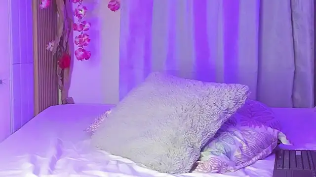 Snapshot of vicky__skinny_1 chatting on 03/22/25, 06:11 vicky skinny 1 online show from 03/22/25, 06:11